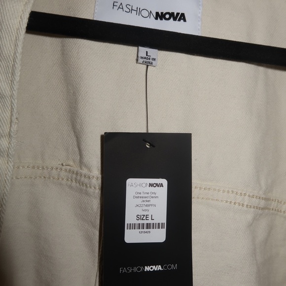 Fashion nova Distressed denim jacket -ivory - Picture 5 of 6